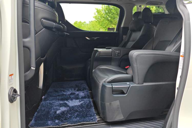 Used Toyota Vellfire 2021 Crown Dual-Engine 2.5L HV Luxury Edition Interior 3