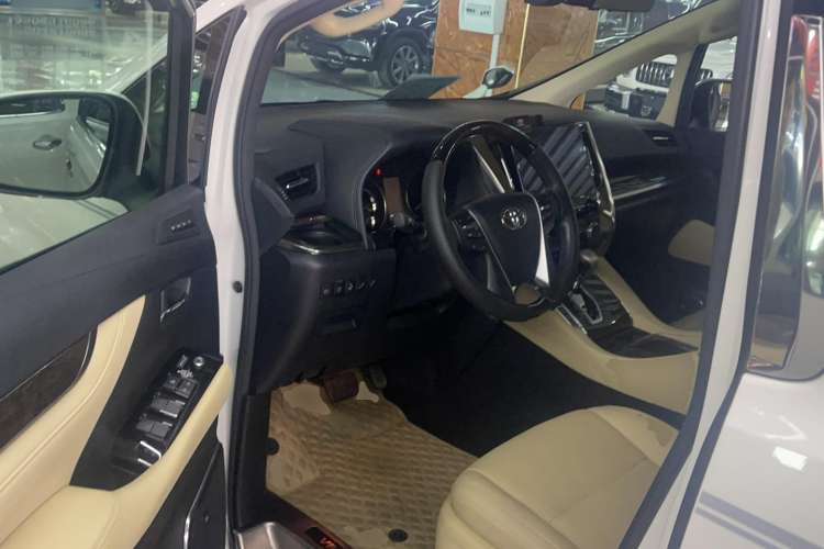 Used Toyota Vellfire 2021 Crown Dual-Engine 2.5L HV Prestige Edition Interior 3