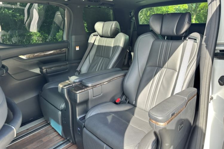 Used Toyota Vellfire 2021 Crown Dual-Engine 2.5L HV Prestige Edition Interior 3