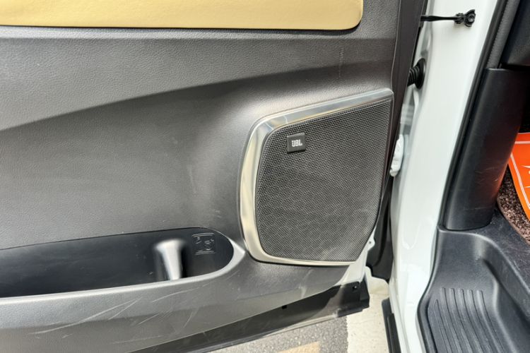 Used Toyota Vellfire 2021 Crown Dual-Engine 2.5L HV Supreme Edition Interior 4