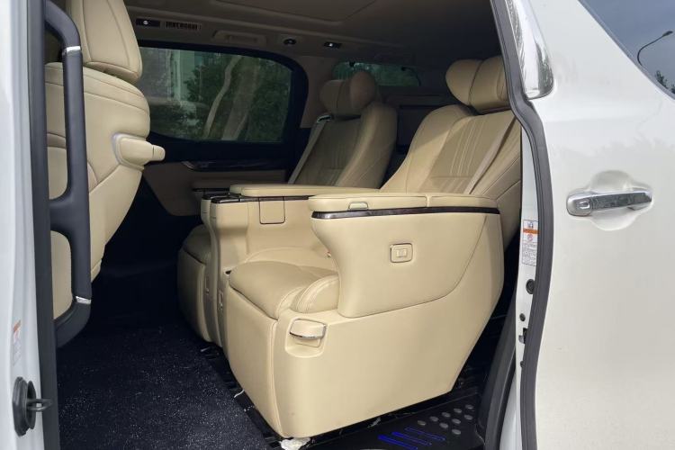 Used Toyota Vellfire 2021 Crown Dual-Engine 2.5L HV Supreme Edition Interior 4