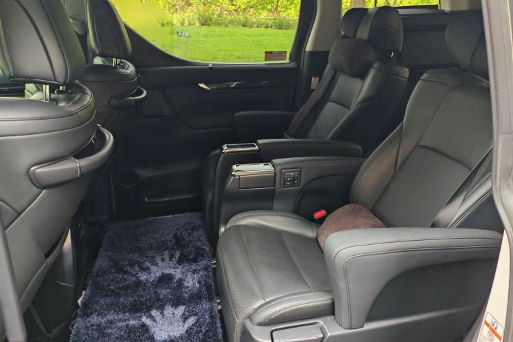 Used Toyota Vellfire 2021 Crown Dual-Engine 2.5L HV Luxury Edition Interior 4