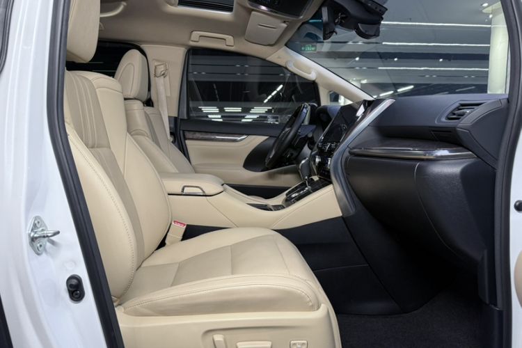 Used Toyota Vellfire 2021 Crown Dual-Engine 2.5L HV Prestige Edition Interior 4