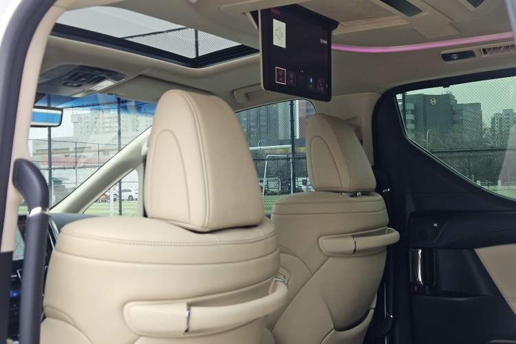 Used Toyota Vellfire 2021 Crown Dual-Engine 2.5L HV Supreme Edition Interior 4