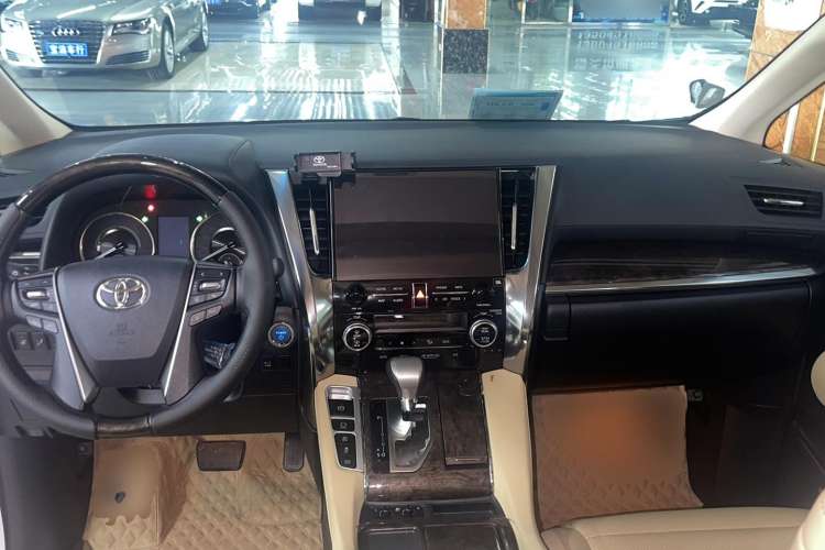Used Toyota Vellfire 2021 Crown Dual-Engine 2.5L HV Prestige Edition Interior 4
