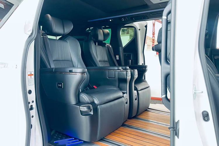 Used Toyota Vellfire 2021 Crown Dual-Engine 2.5L HV Supreme Edition Interior 4