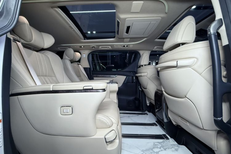 Used Toyota Vellfire 2021 Crown Dual-Engine 2.5L HV Prestige Edition Interior 5
