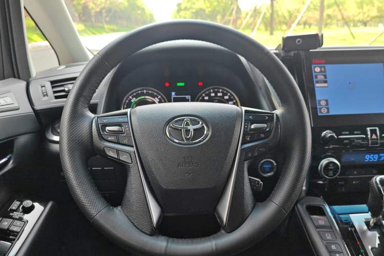 Used Toyota Vellfire 2021 Crown Dual-Engine 2.5L HV Luxury Edition Interior 7