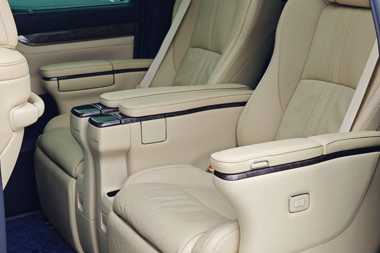 Used Toyota Vellfire 2021 Crown Dual-Engine 2.5L HV Supreme Edition Interior 7