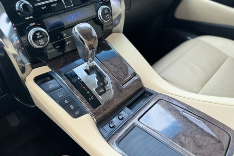 Used Toyota Vellfire 2021 Crown Dual-Engine 2.5L HV Supreme Edition Interior 7