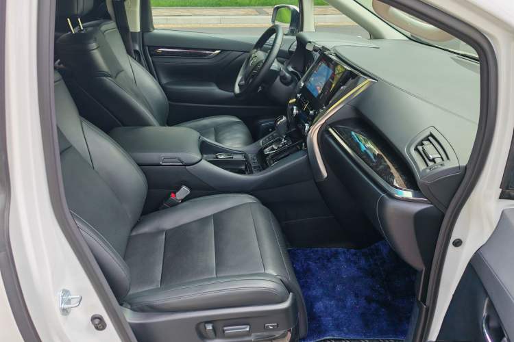 Used Toyota Vellfire 2021 Crown Dual-Engine 2.5L HV Luxury Edition Interior 8