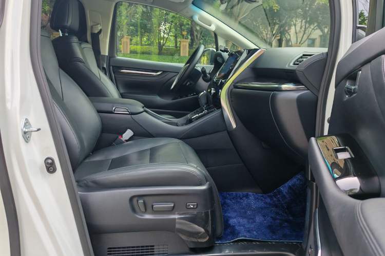 Used Toyota Vellfire 2021 Crown Dual-Engine 2.5L HV Luxury Edition Interior 9