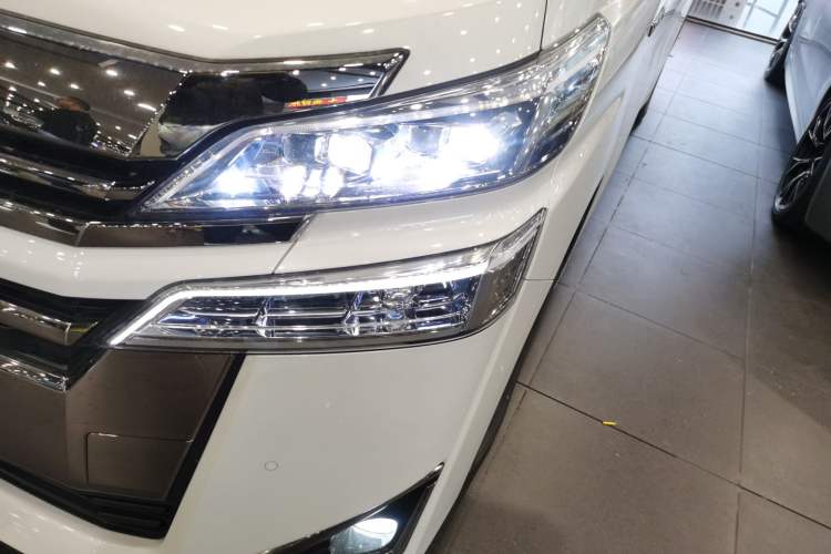 Used Toyota Vellfire 2021 Crown Dual-Engine 2.5L HV Luxury Edition Left Front Headlight