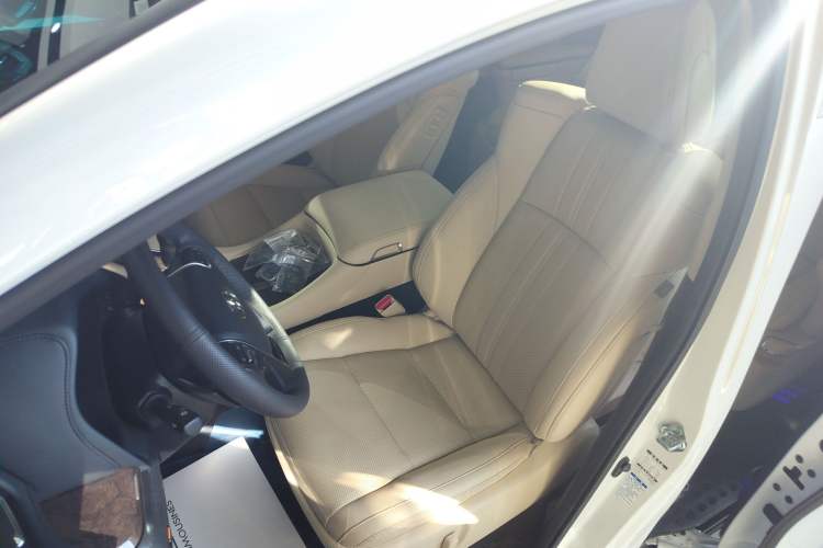 Used Toyota Vellfire 2021 Crown Dual-Engine 2.5L HV Prestige Edition Left Front Seat