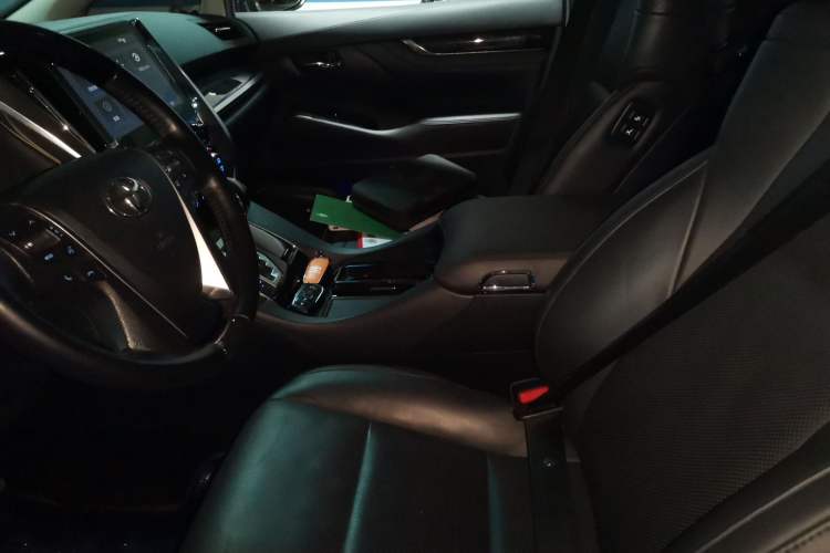Used Toyota Vellfire 2021 Crown Dual-Engine 2.5L HV Luxury Edition Left Front Seat