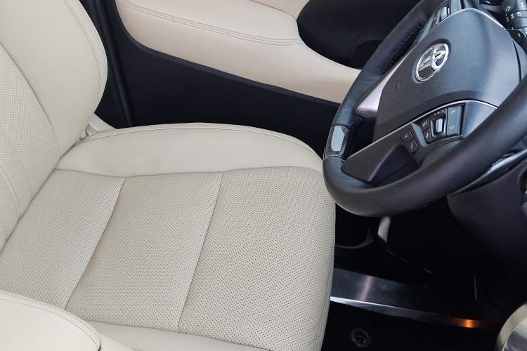 Used Toyota Vellfire 2021 Crown Dual-Engine 2.5L HV Supreme Edition Left Front Seat