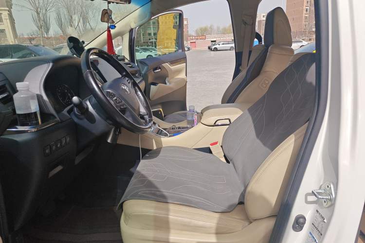 Used Toyota Vellfire 2021 Crown Dual-Engine 2.5L HV Supreme Edition Left Front Seat