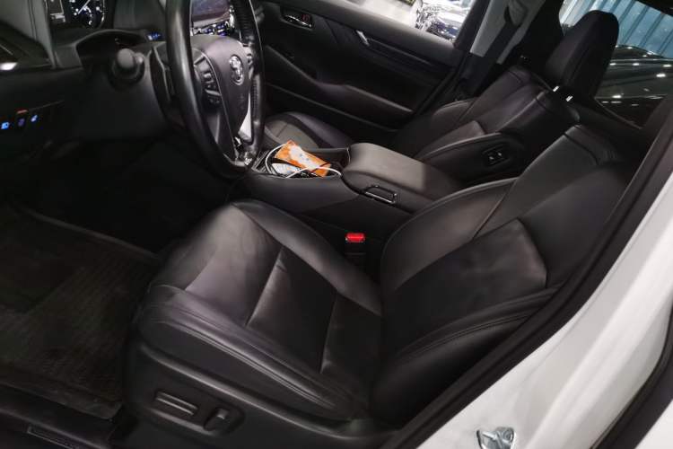 Used Toyota Vellfire 2021 Crown Dual-Engine 2.5L HV Luxury Edition Left Front Seat