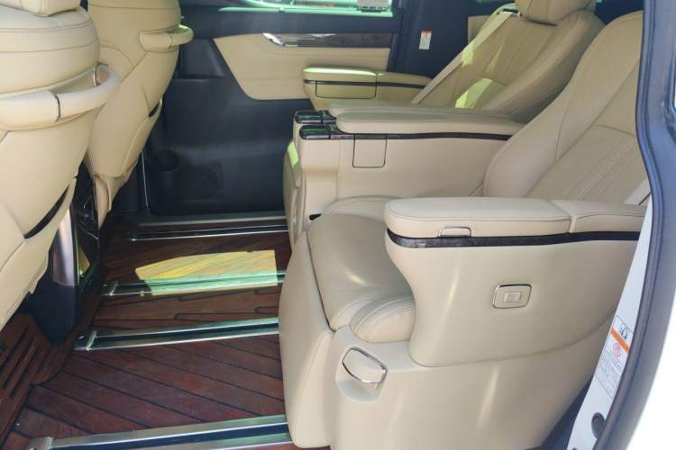 Used Toyota Vellfire 2021 Crown Dual-Engine 2.5L HV Supreme Edition Left Rear Seat