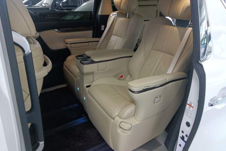 Used Toyota Vellfire 2021 Crown Dual-Engine 2.5L HV Prestige Edition Left Rear Seat