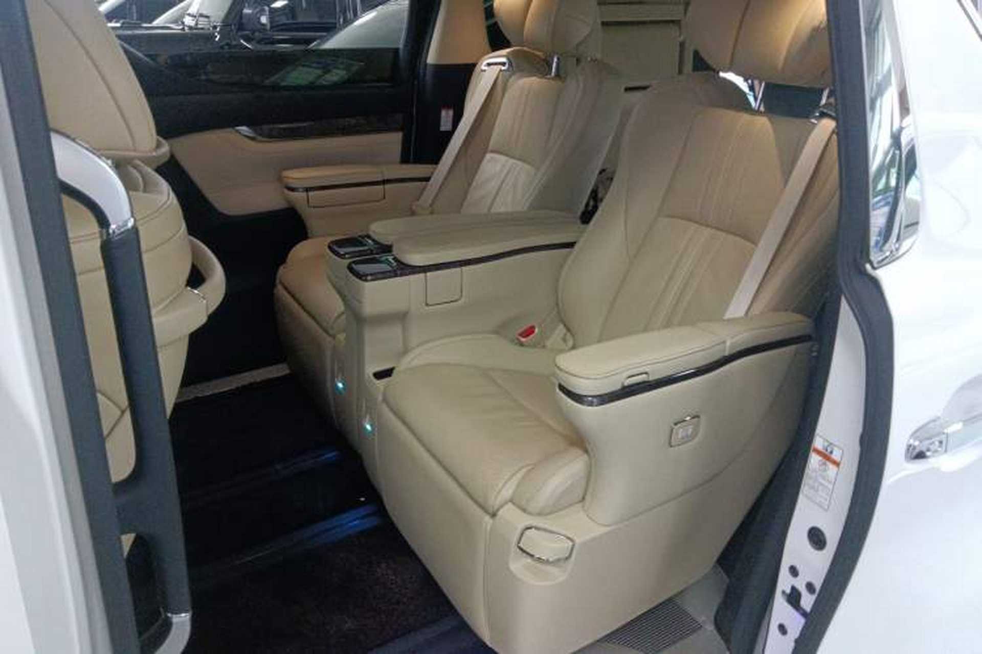 Used Toyota Vellfire 2021 Crown Dual-Engine 2.5L HV Prestige Edition Left Rear Seat