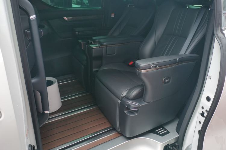 Used Toyota Vellfire 2021 Crown Dual-Engine 2.5L HV Prestige Edition Left Rear Seat