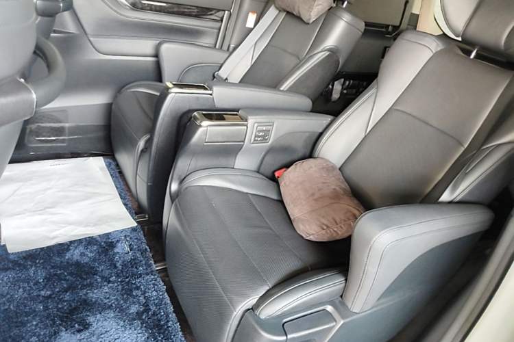 Used Toyota Vellfire 2021 Crown Dual-Engine 2.5L HV Luxury Edition Left Rear Seat