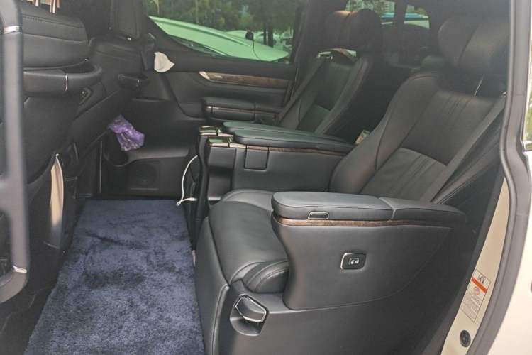 Used Toyota Vellfire 2021 Crown Dual-Engine 2.5L HV Supreme Edition Left Rear Seat