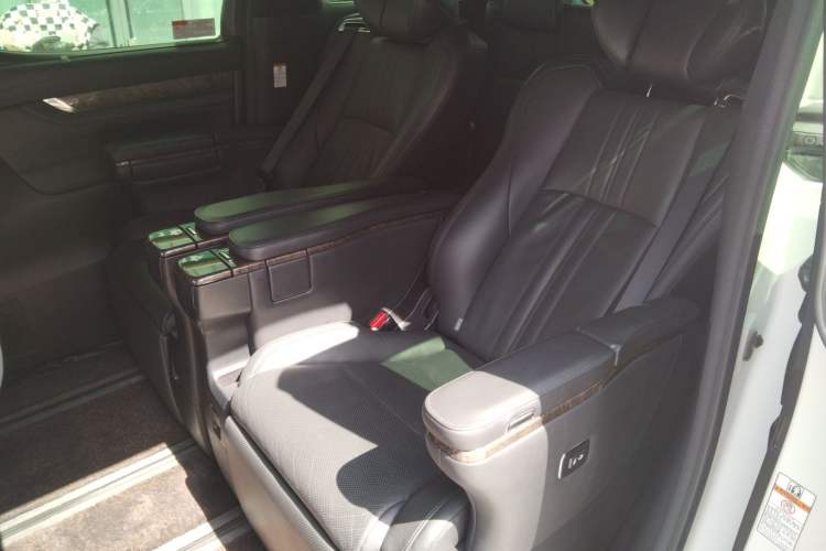 Used Toyota Vellfire 2021 Crown Dual-Engine 2.5L HV Prestige Edition Left Rear Seat