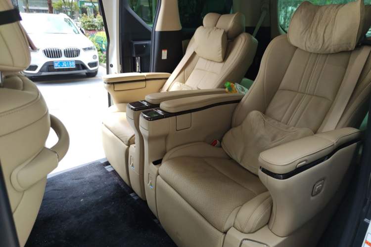 Used Toyota Vellfire 2021 Crown Dual-Engine 2.5L HV Supreme Edition Left Rear Seat