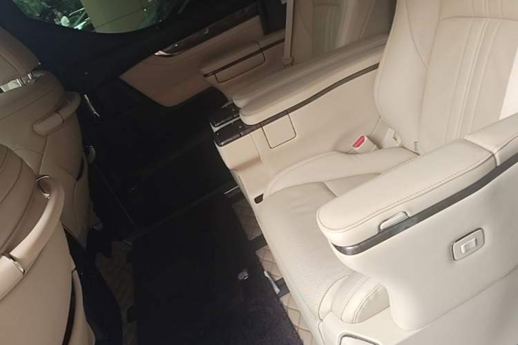Used Toyota Vellfire 2021 Crown Dual-Engine 2.5L HV Supreme Edition Left Rear Seat