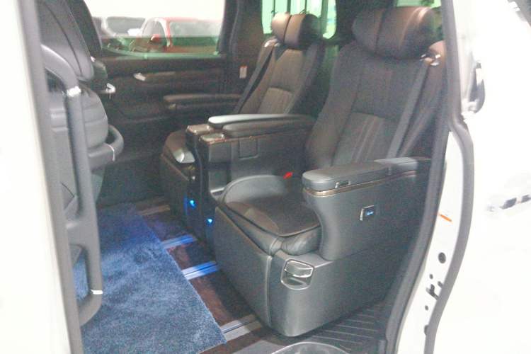 Used Toyota Vellfire 2021 Crown Dual-Engine 2.5L HV Supreme Edition Left Rear Seat