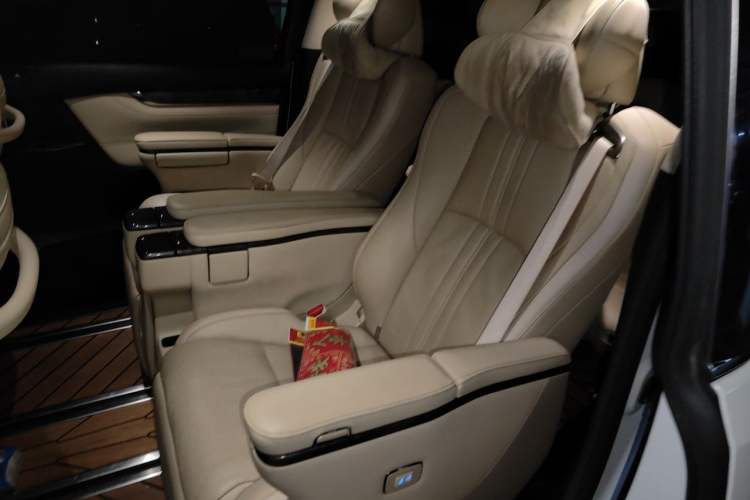 Used Toyota Vellfire 2021 Crown Dual-Engine 2.5L HV Prestige Edition Left Rear Seat