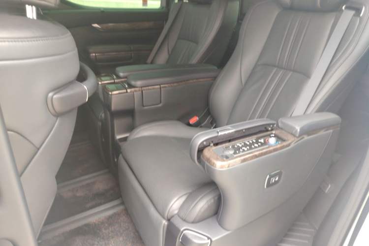 Used Toyota Vellfire 2021 Crown Dual-Engine 2.5L HV Prestige Edition Left Rear Seat