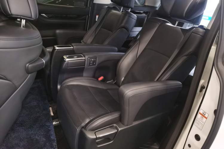 Used Toyota Vellfire 2021 Crown Dual-Engine 2.5L HV Luxury Edition Left Rear Seat