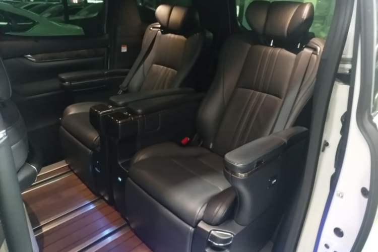 Used Toyota Vellfire 2021 Crown Dual-Engine 2.5L HV Prestige Edition Left Rear Seat