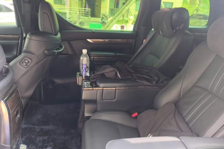 Used Toyota Vellfire 2021 Crown Dual-Engine 2.5L HV Supreme Edition Left Rear Seat
