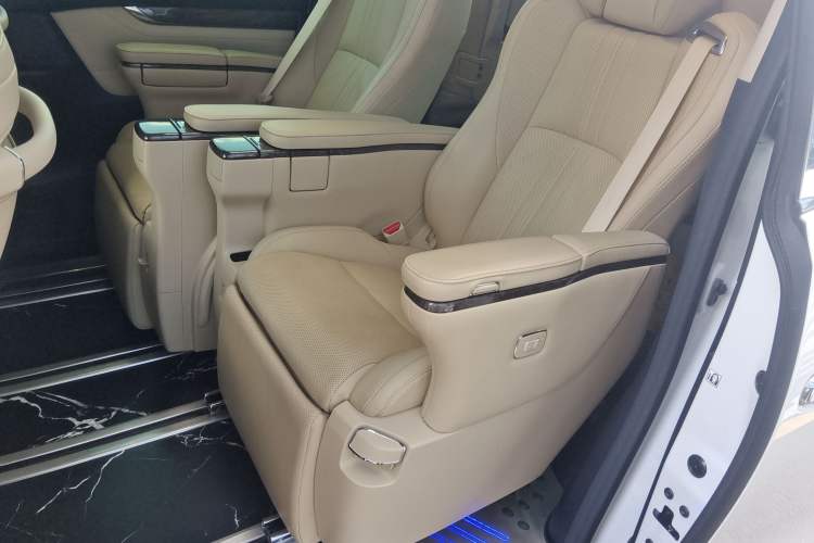 Used Toyota Vellfire 2021 Crown Dual-Engine 2.5L HV Supreme Edition Left Rear Seat