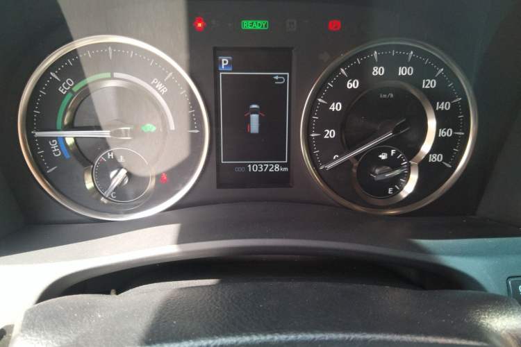 Used Toyota Vellfire 2021 Crown Dual-Engine 2.5L HV Prestige Edition Odometer Close Up