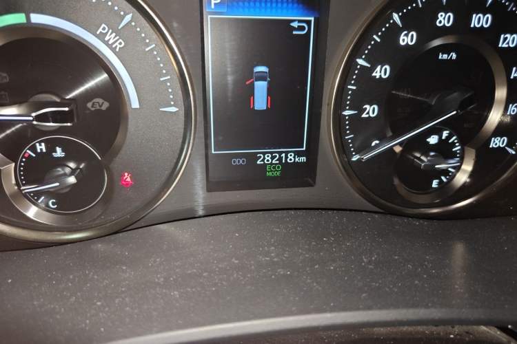 Used Toyota Vellfire 2021 Crown Dual-Engine 2.5L HV Prestige Edition Odometer Close Up