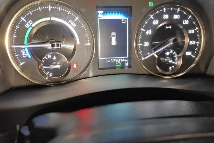 Used Toyota Vellfire 2021 Crown Dual-Engine 2.5L HV Prestige Edition Odometer Close Up