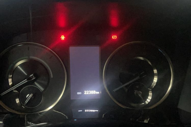 Used Toyota Vellfire 2021 Crown Dual-Engine 2.5L HV Prestige Edition Odometer Close Up