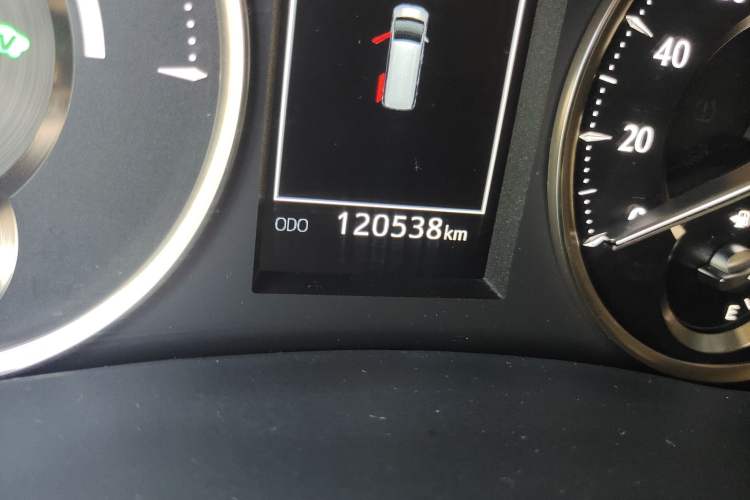 Used Toyota Vellfire 2021 Crown Dual-Engine 2.5L HV Prestige Edition Odometer Close Up