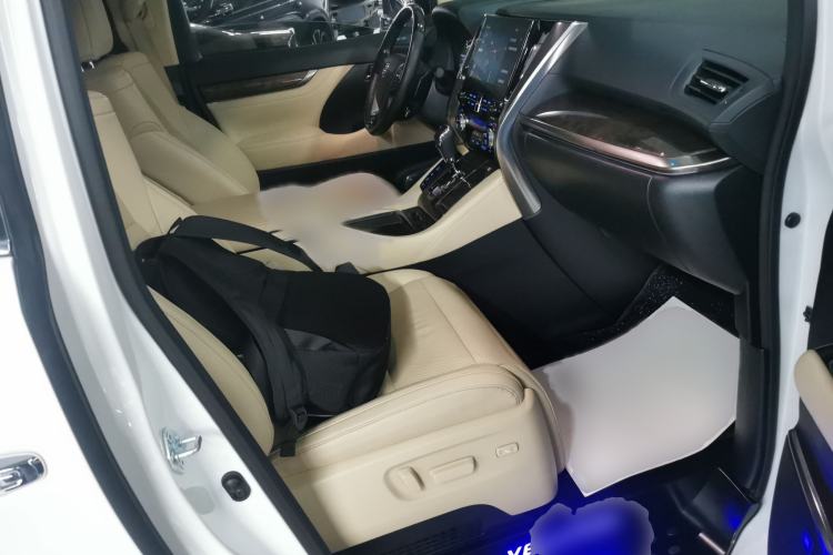 Used Toyota Vellfire 2021 Crown Dual-Engine 2.5L HV Supreme Edition Right Front Seat