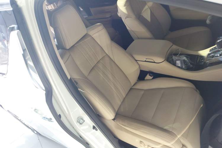 Used Toyota Vellfire 2021 Crown Dual-Engine 2.5L HV Prestige Edition Right Front Seat