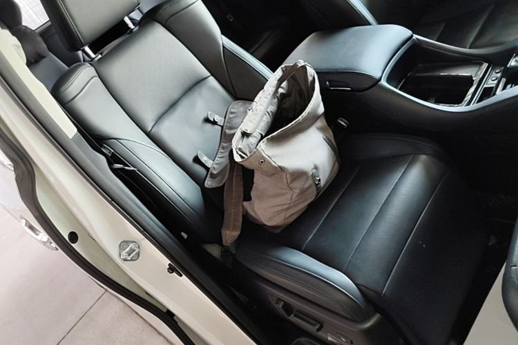 Used Toyota Vellfire 2021 Crown Dual-Engine 2.5L HV Luxury Edition Right Front Seat