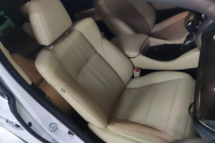 Used Toyota Vellfire 2021 Crown Dual-Engine 2.5L HV Prestige Edition Right Front Seat