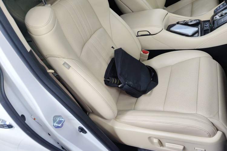 Used Toyota Vellfire 2021 Crown Dual-Engine 2.5L HV Prestige Edition Right Front Seat
