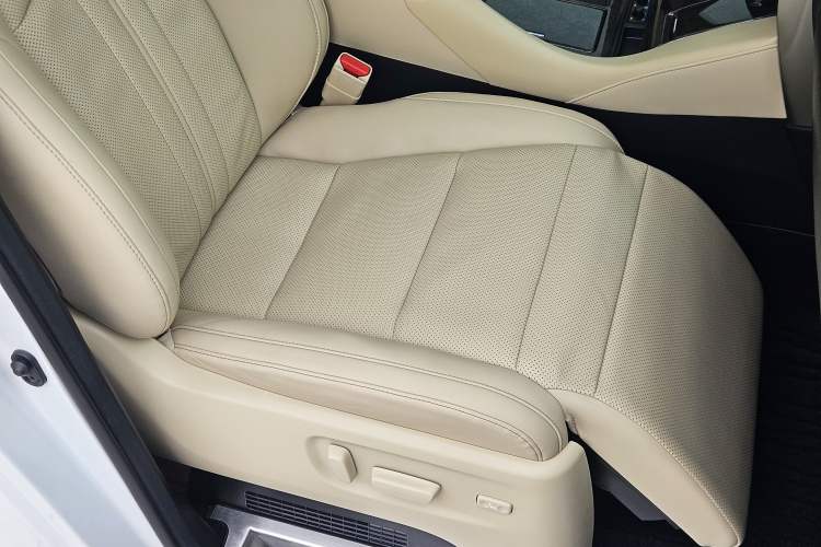 Used Toyota Vellfire 2021 Crown Dual-Engine 2.5L HV Supreme Edition Right Front Seat
