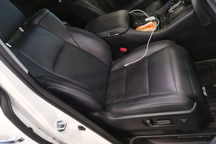 Used Toyota Vellfire 2021 Crown Dual-Engine 2.5L HV Luxury Edition Right Front Seat